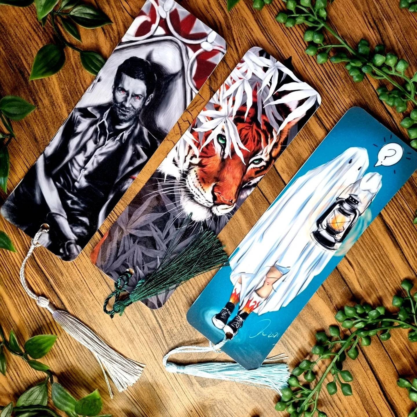 Mystery art bundle box, secret lucky dip bag. Eco-friendly original artwork . Keychain. Bookmarks. Postcards. Artprints signed by artist.